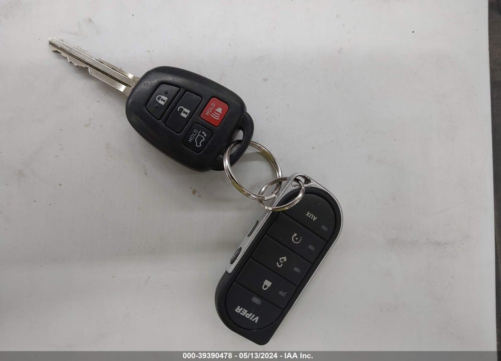 2016 TOYOTA RAV4 XLE VIN: JTMRFREV3GJ086732