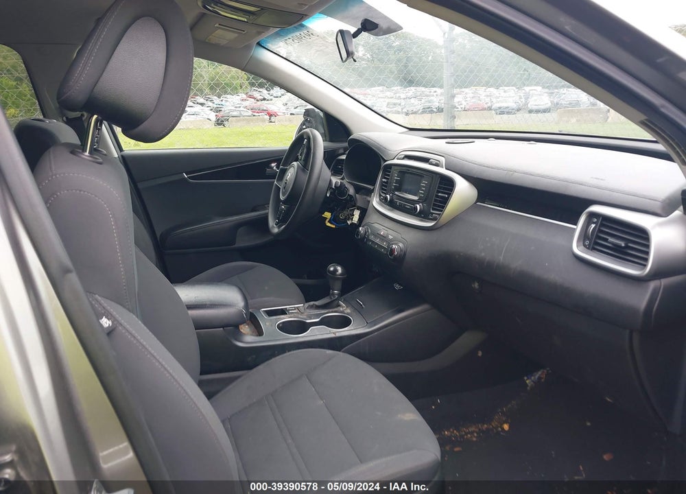 2016 KIA SORENTO 2.4L LX VIN: 5XYPG4A33GG060319