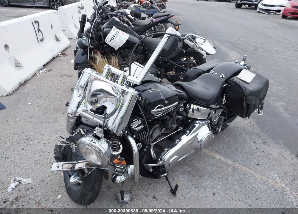 2020 HARLEY-DAVIDSON FLHC VIN: 1HD1YAJ22LB025928