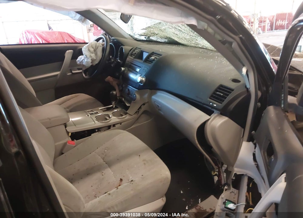 2011 TOYOTA HIGHLANDER BASE V6 VIN: 5TDBK3EH9BS068932