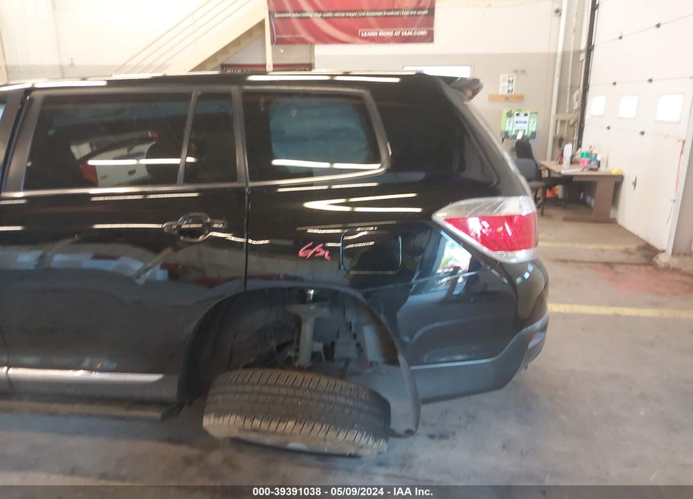 2011 TOYOTA HIGHLANDER BASE V6 VIN: 5TDBK3EH9BS068932