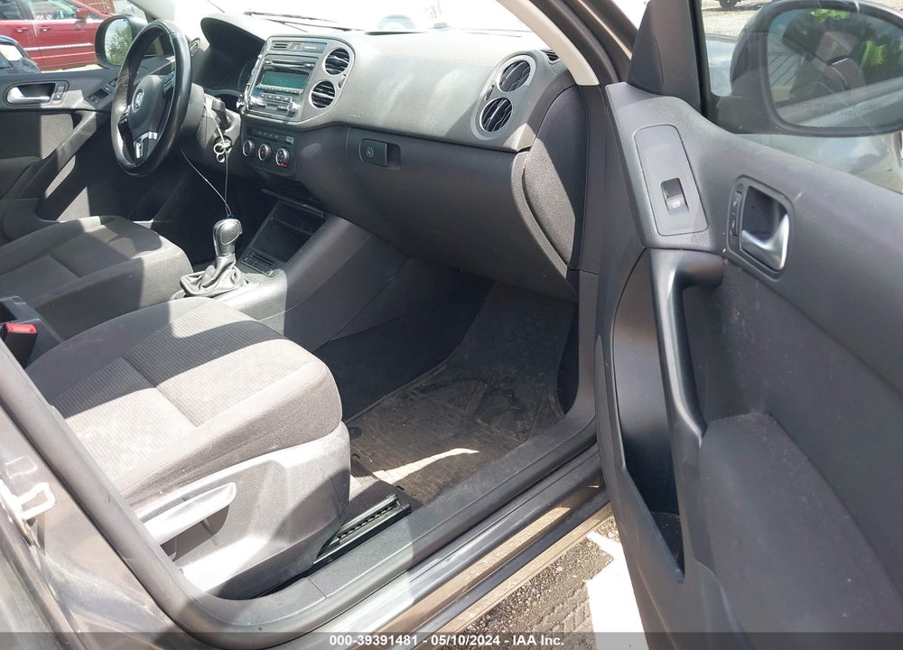 2013 VOLKSWAGEN TIGUAN S VIN: WVGBV3AX0DW621888