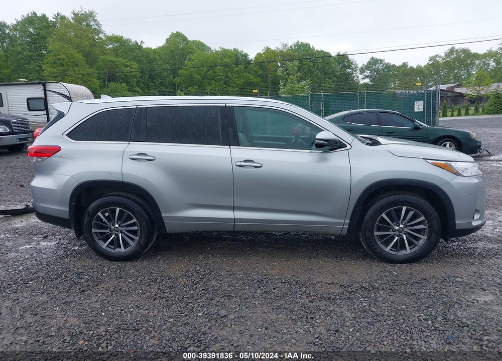 2017 TOYOTA HIGHLANDER XLE VIN: 5TDJZRFH6HS433214