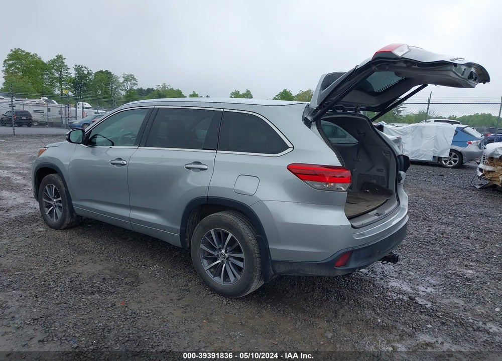 2017 TOYOTA HIGHLANDER XLE VIN: 5TDJZRFH6HS433214