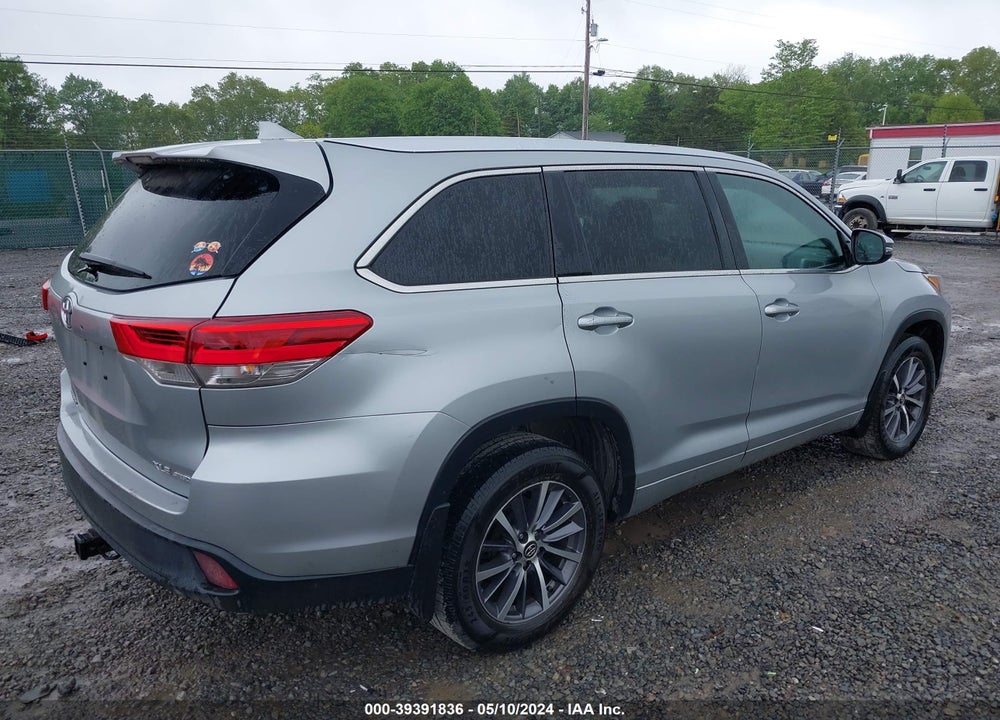 2017 TOYOTA HIGHLANDER XLE VIN: 5TDJZRFH6HS433214