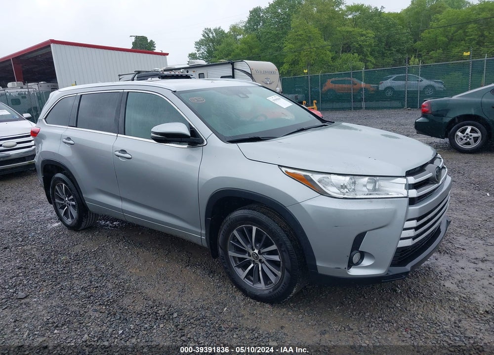 2017 TOYOTA HIGHLANDER XLE VIN: 5TDJZRFH6HS433214
