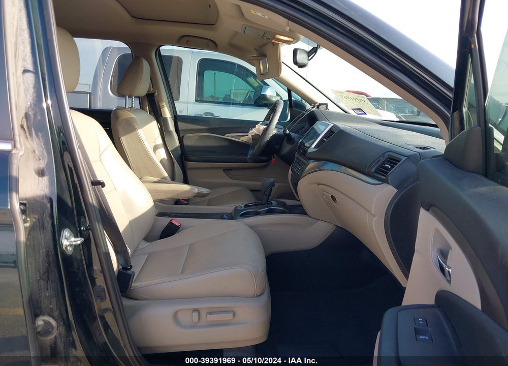 2018 HONDA PILOT EX-L VIN: 5FNYF5H50JB030262