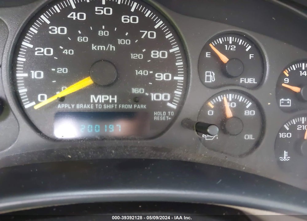 2001 CHEVROLET SUBURBAN 1500 LT VIN: 3GNEC16T21G232690