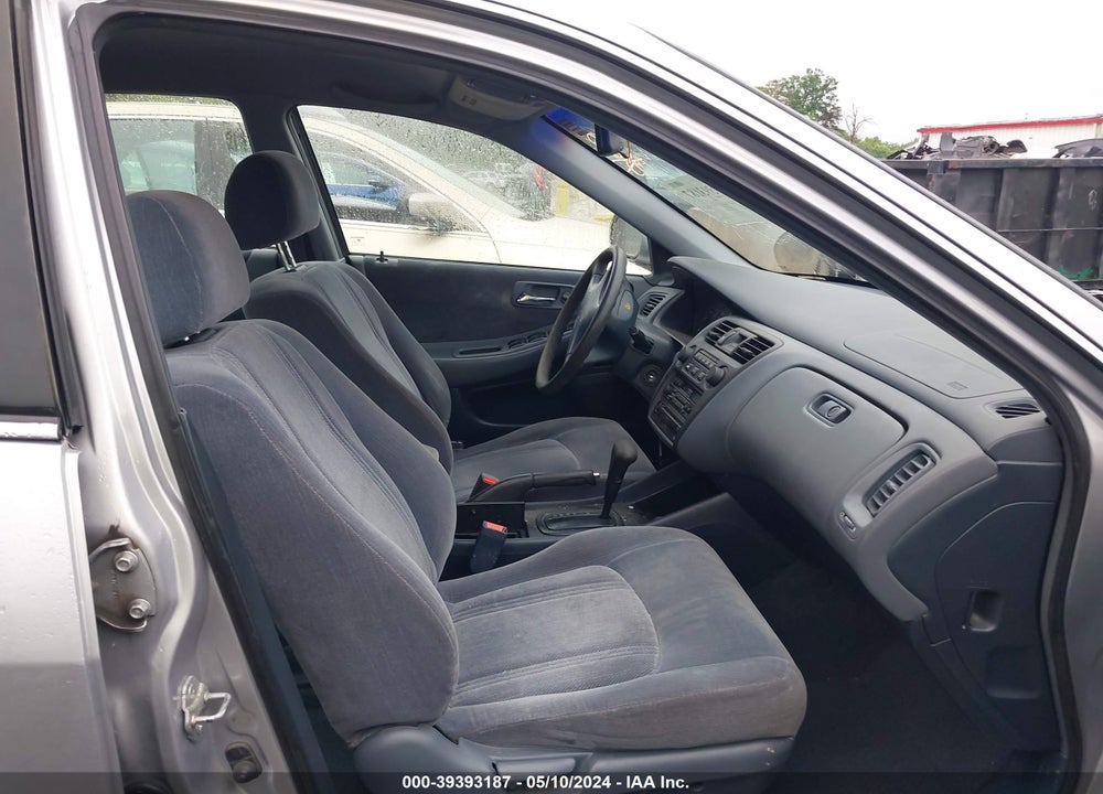 1999 HONDA ACCORD LX VIN: 1HGCG6652XA071026