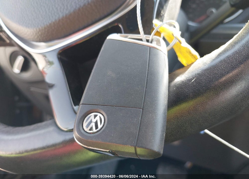 2019 VOLKSWAGEN TIGUAN VIN: 3VV2B7AX8KM018917
