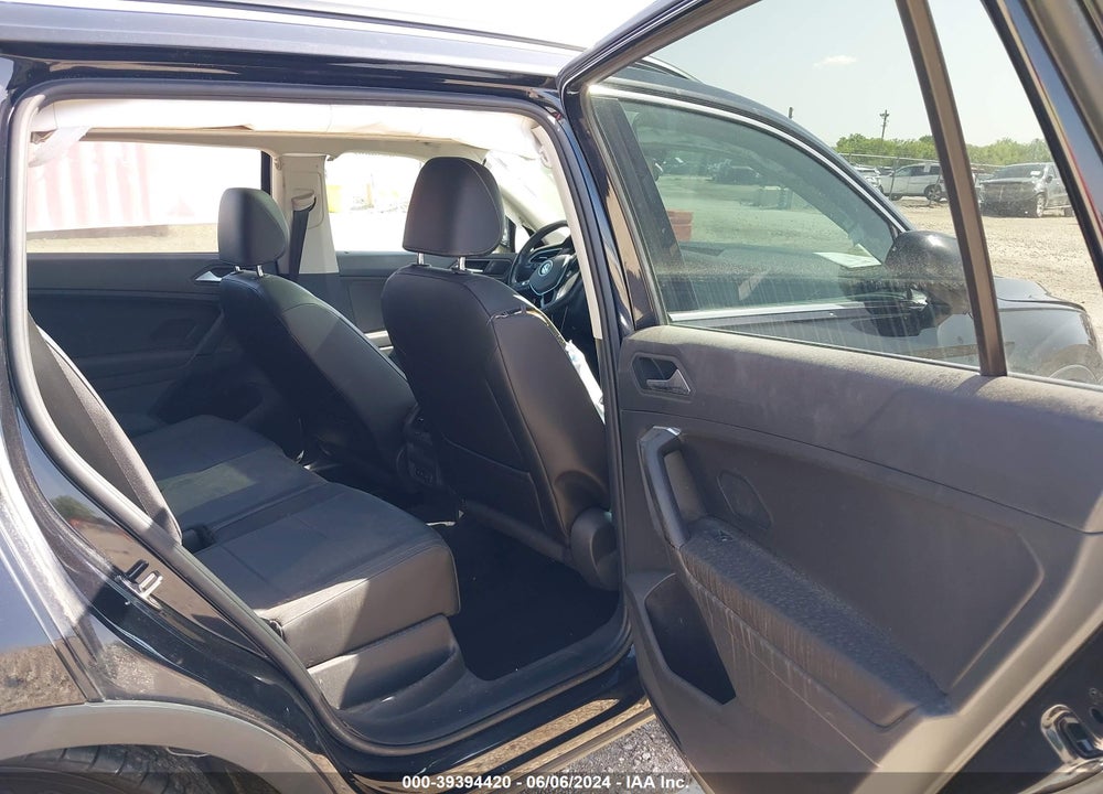 2019 VOLKSWAGEN TIGUAN VIN: 3VV2B7AX8KM018917