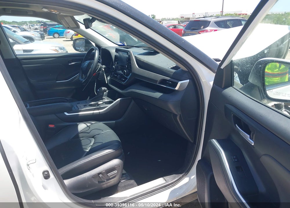 2022 TOYOTA HIGHLANDER XLE VIN: 5TDHZRAHXNS554832