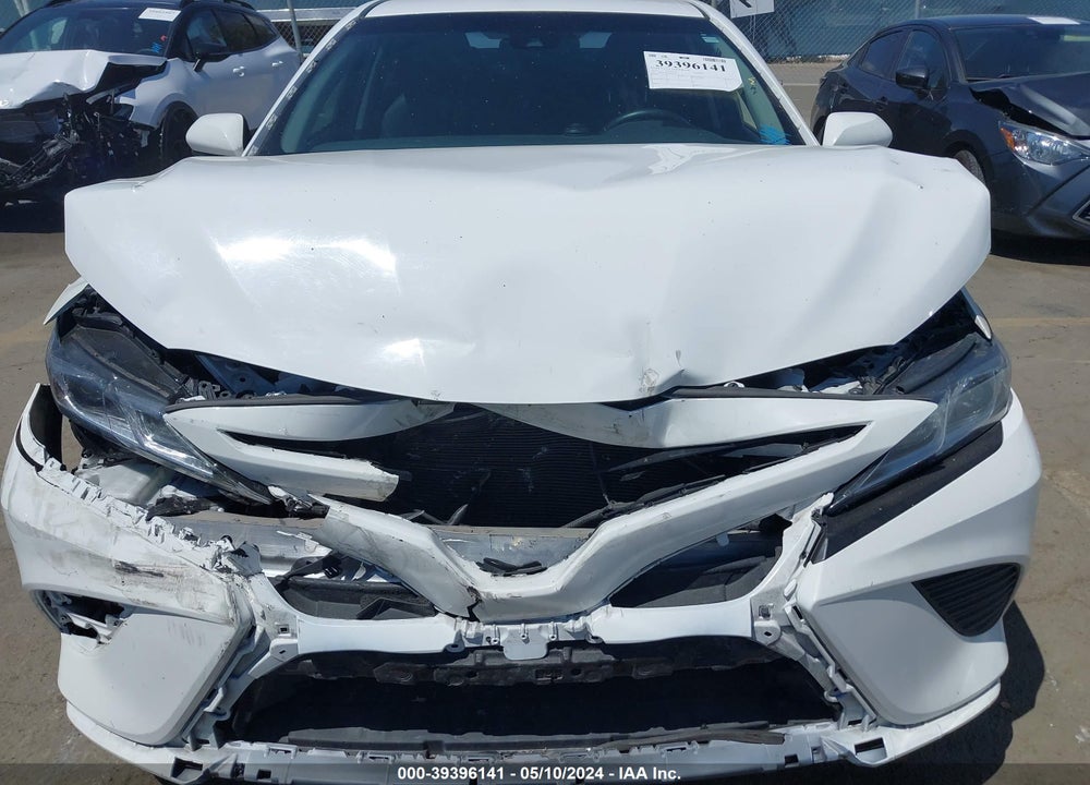 2018 TOYOTA CAMRY SE VIN: 4T1B11HK0JU565145
