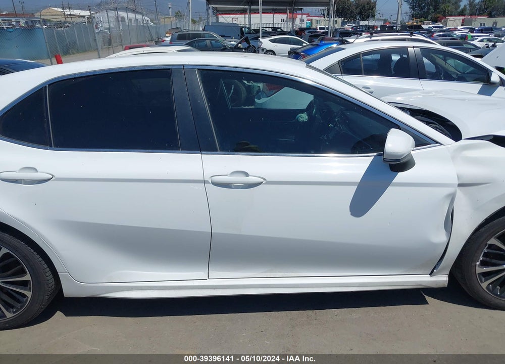 2018 TOYOTA CAMRY SE VIN: 4T1B11HK0JU565145