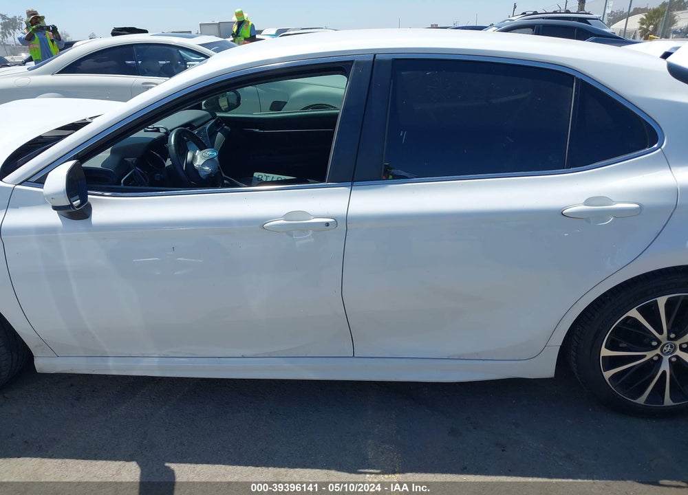 2018 TOYOTA CAMRY SE VIN: 4T1B11HK0JU565145