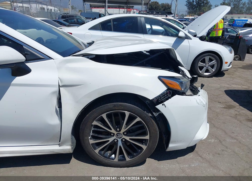 2018 TOYOTA CAMRY SE VIN: 4T1B11HK0JU565145