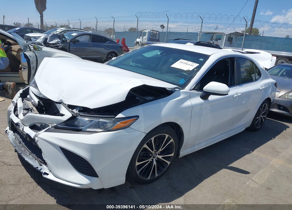 2018 TOYOTA CAMRY SE VIN: 4T1B11HK0JU565145
