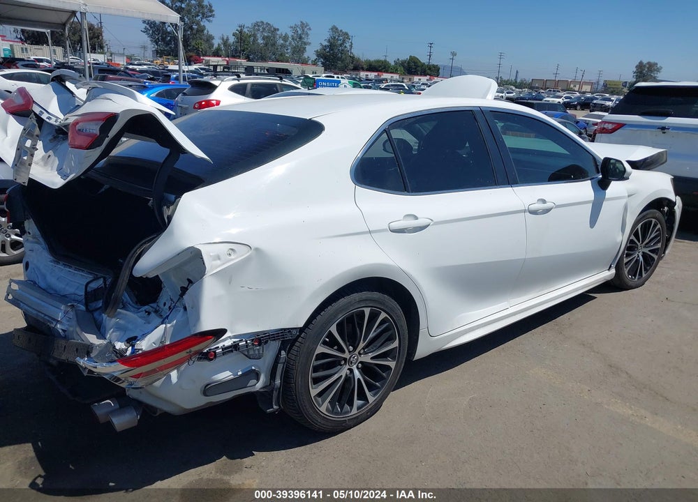 2018 TOYOTA CAMRY SE VIN: 4T1B11HK0JU565145
