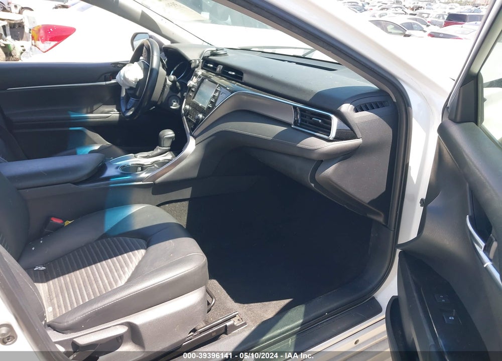 2018 TOYOTA CAMRY SE VIN: 4T1B11HK0JU565145