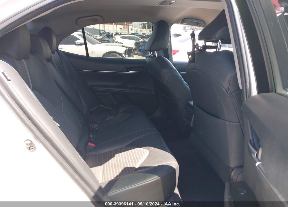 2018 TOYOTA CAMRY SE VIN: 4T1B11HK0JU565145