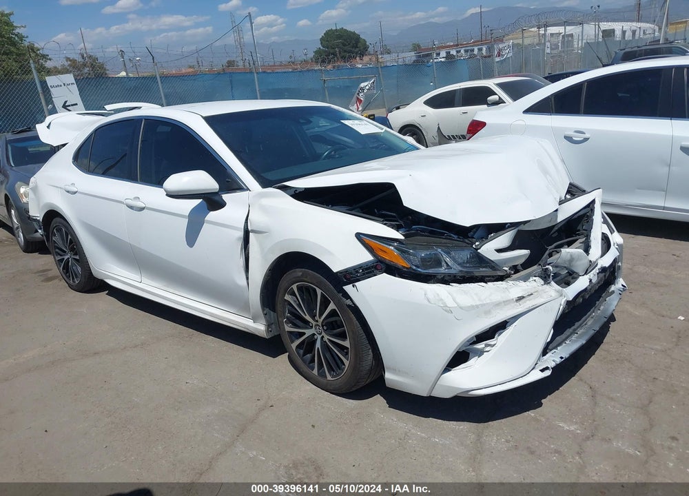 2018 TOYOTA CAMRY SE VIN: 4T1B11HK0JU565145