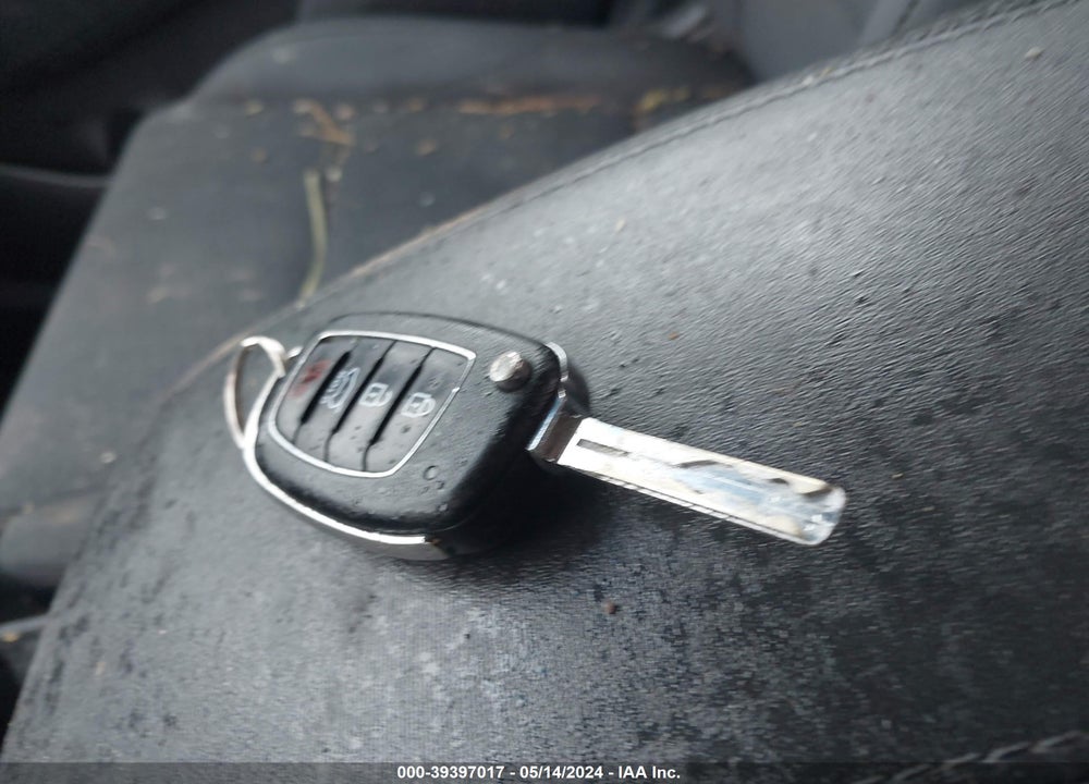 2019 HYUNDAI TUCSON VIN: KM8J23A46KU880064