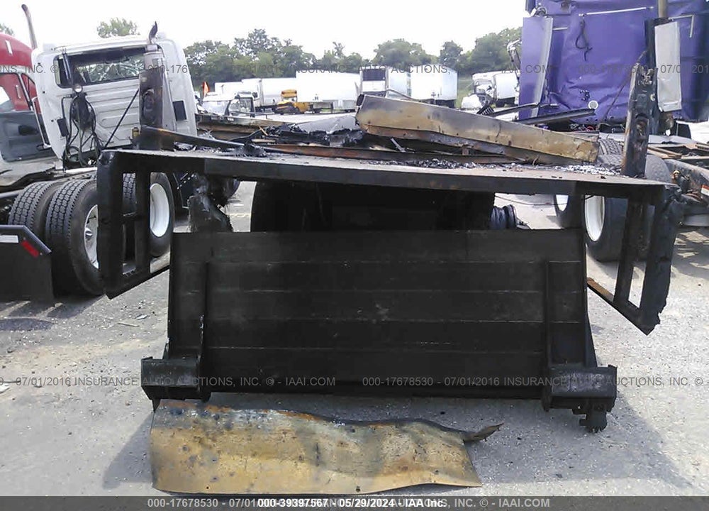2006 PETERBILT 335 VIN: 2NPLHD7X16M631215