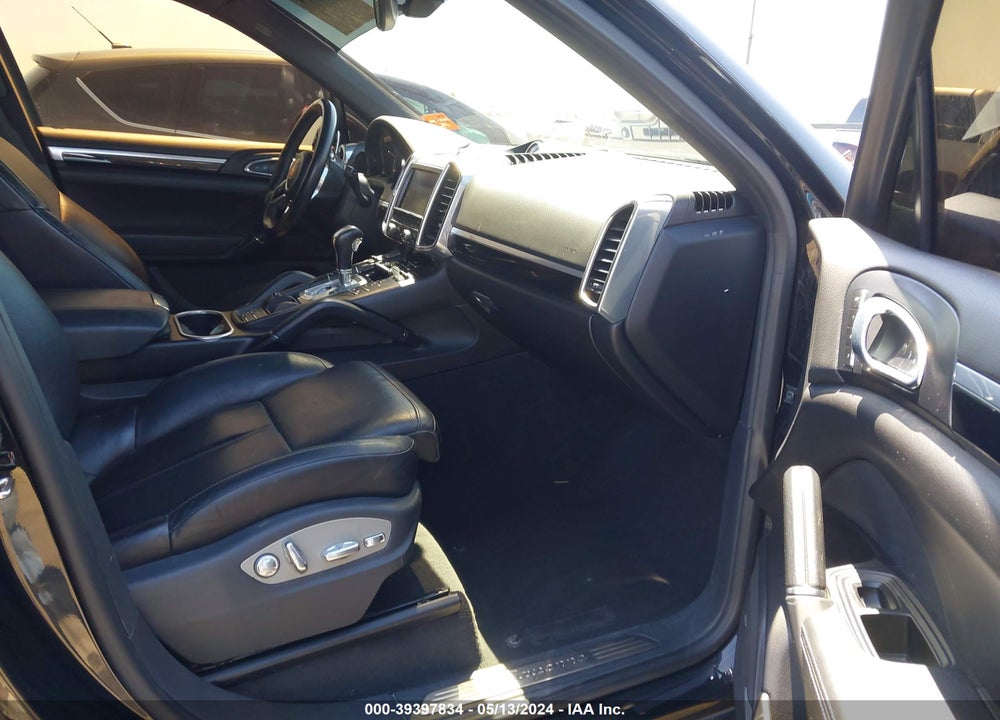 2016 PORSCHE CAYENNE VIN: WP1AA2A28GLA09825
