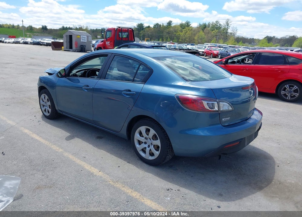 2011 MAZDA 3 VIN: JM1BL1UG5B1377787