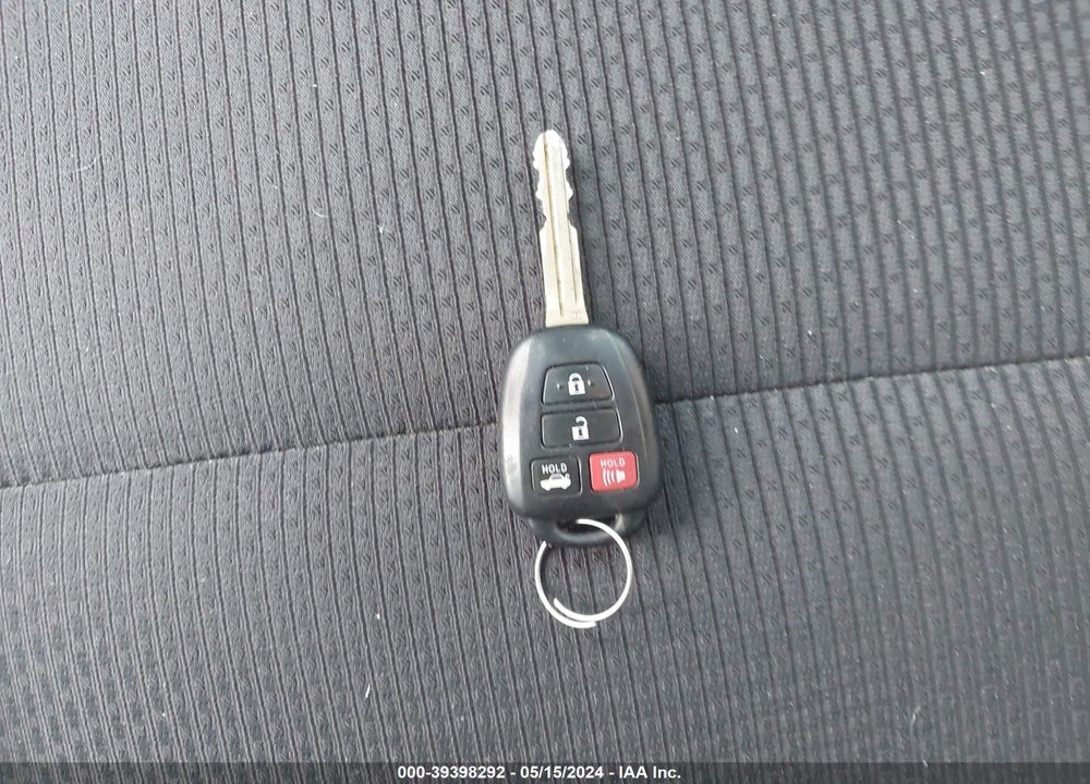 2016 TOYOTA CAMRY SE VIN: 4T1BF1FK2GU253552