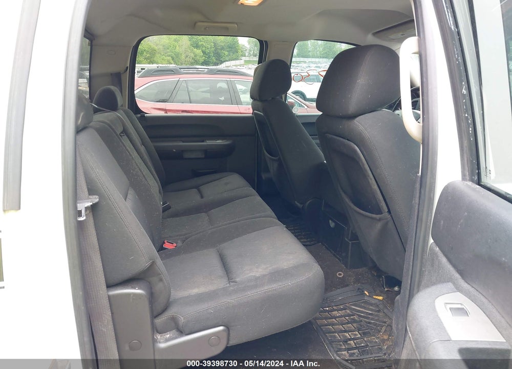 2011 CHEVROLET SILVERADO 1500 LT VIN: 3GCPKSE37BG323807