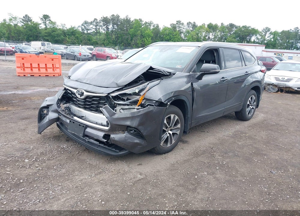 2021 TOYOTA HIGHLANDER XLE VIN: 5TDGZRBHXMS153368