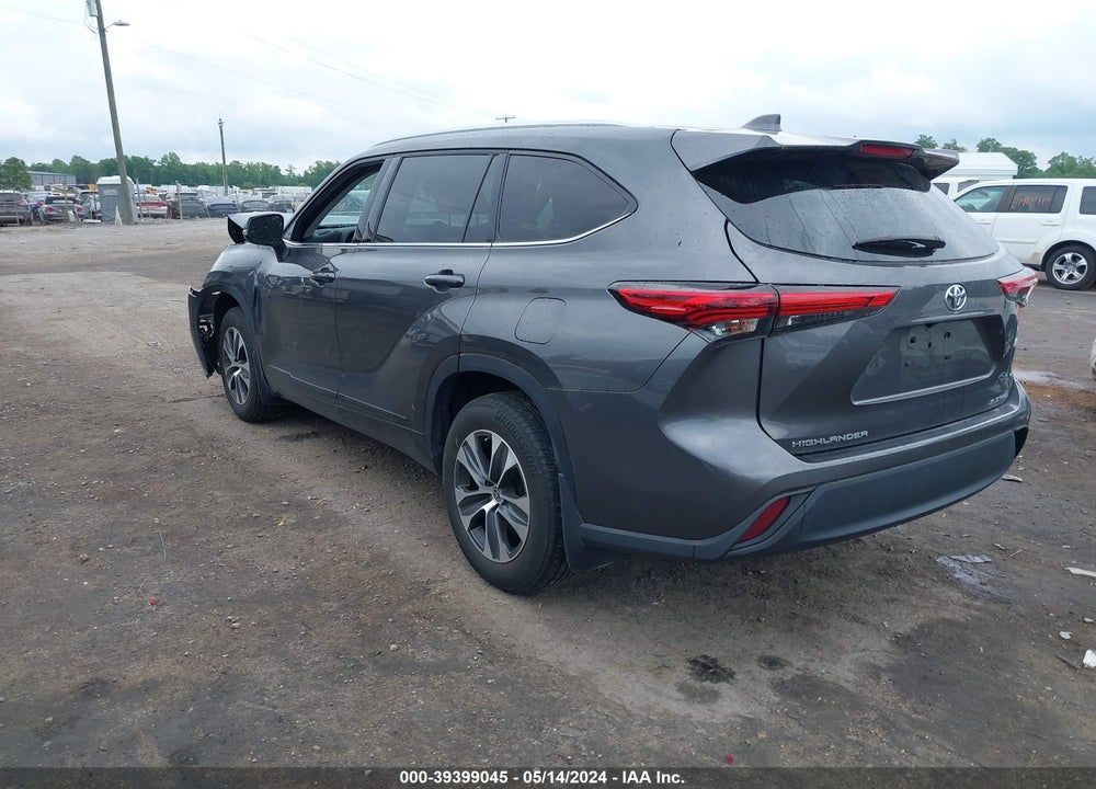 2021 TOYOTA HIGHLANDER XLE VIN: 5TDGZRBHXMS153368