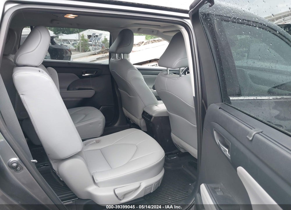 2021 TOYOTA HIGHLANDER XLE VIN: 5TDGZRBHXMS153368