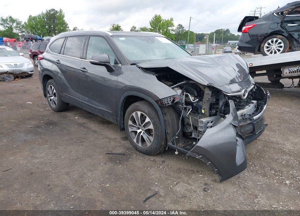2021 TOYOTA HIGHLANDER XLE VIN: 5TDGZRBHXMS153368