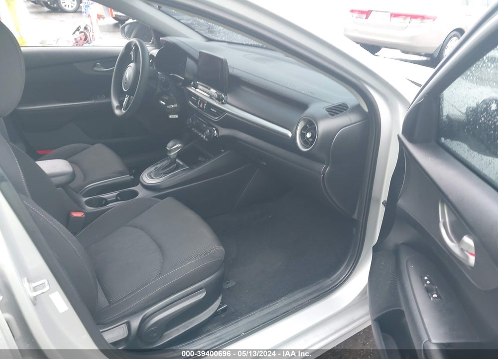 2019 KIA FORTE LXS VIN: 3KPF24AD2KE031886