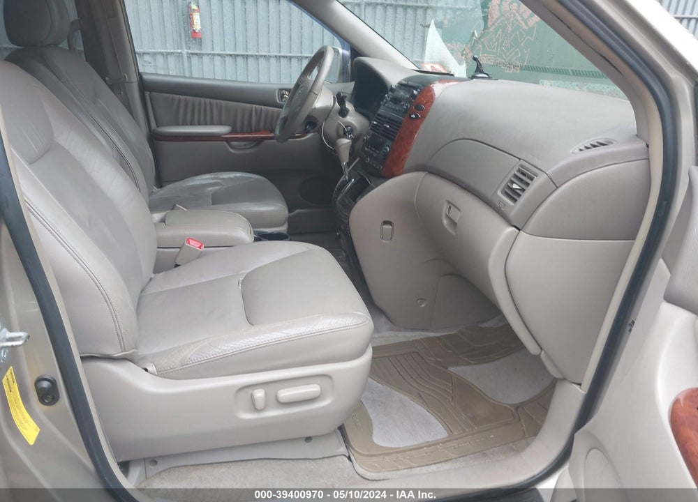 2005 TOYOTA SIENNA XLE VIN: 5TDZA22C25S305902