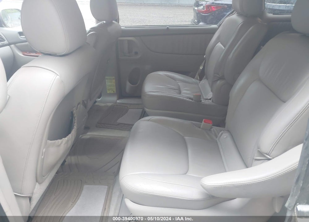 2005 TOYOTA SIENNA XLE VIN: 5TDZA22C25S305902