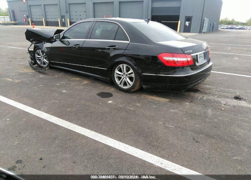 2010 MERCEDES-BENZ E 550 4MATIC VIN: WDDHF9AB7AA077942