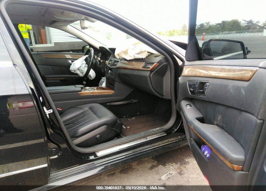 2010 MERCEDES-BENZ E 550 4MATIC VIN: WDDHF9AB7AA077942