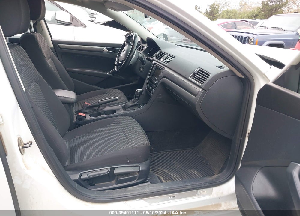 2016 VOLKSWAGEN PASSAT 1.8T R-LINE VIN: 1VWAT7A32GC045444