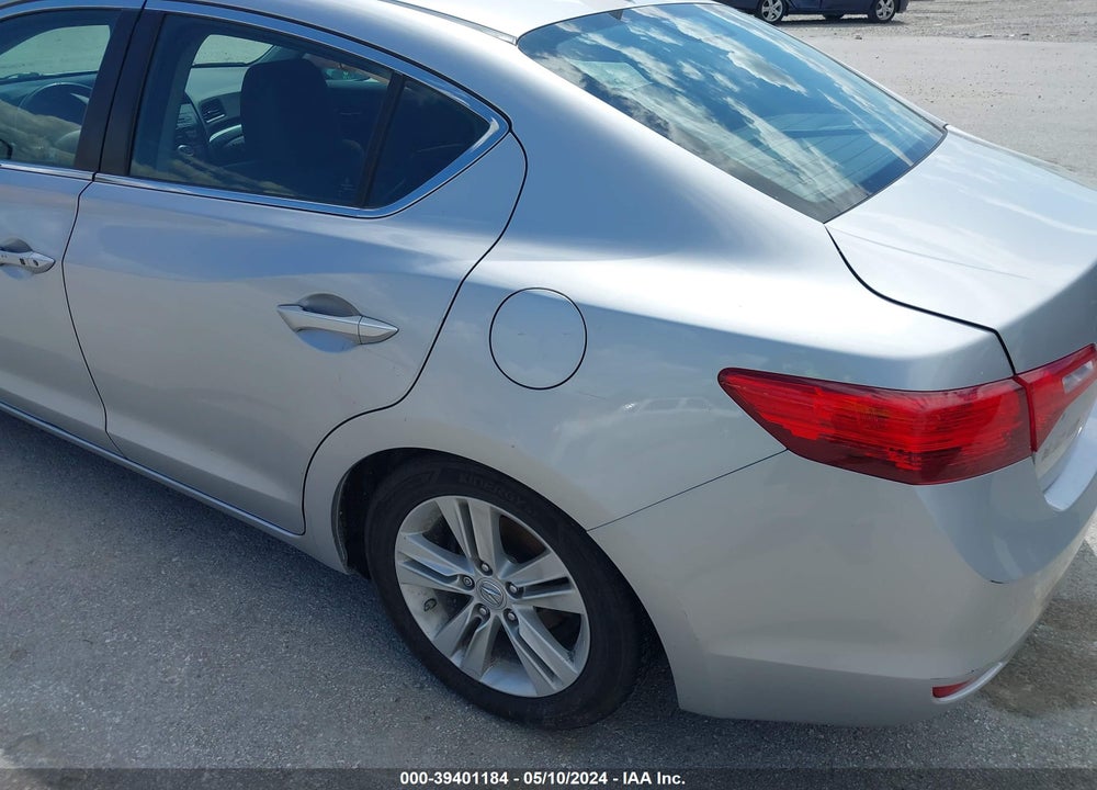 2013 ACURA ILX 2.0L VIN: 19VDE1F3XDE001737