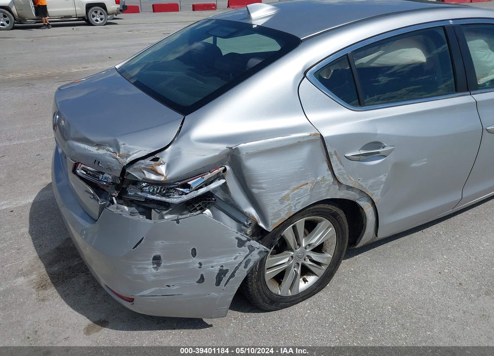 2013 ACURA ILX 2.0L VIN: 19VDE1F3XDE001737