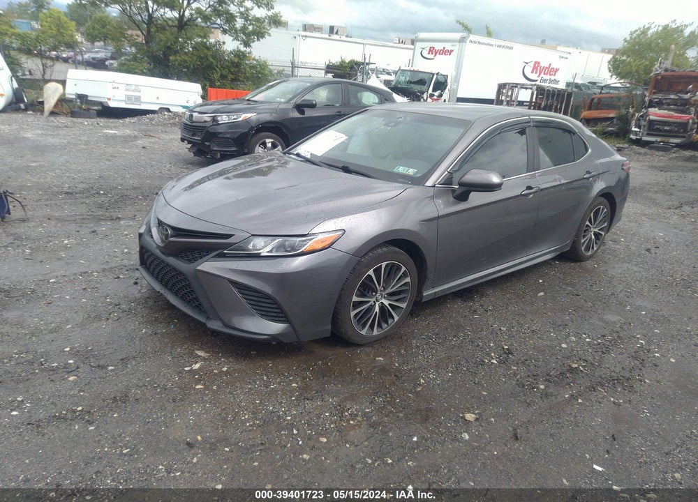 2018 TOYOTA CAMRY SE VIN: 4T1B11HK5JU573399