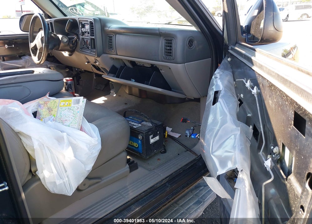 2004 CHEVROLET TAHOE LS VIN: 1GNEC13V84J237935