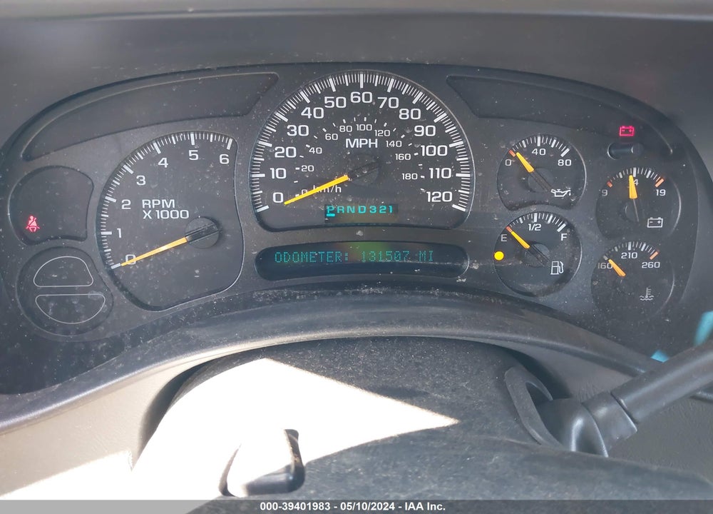 2004 CHEVROLET TAHOE LS VIN: 1GNEC13V84J237935