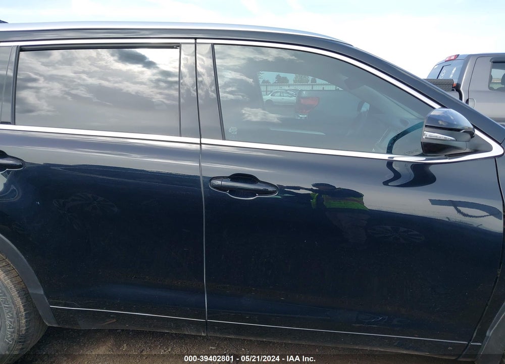 2018 TOYOTA HIGHLANDER XLE VIN: 5TDJZRFH5JS542947