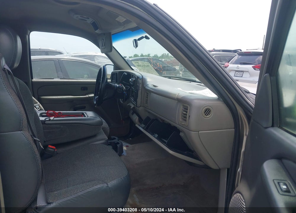 2000 CHEVROLET SILVERADO 1500 LS VIN: 2GCEC19V9Y1344752