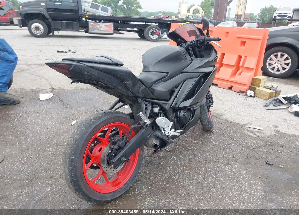 2022 YAMAHA YZFR3 A VIN: MH3RH18YXNK009110