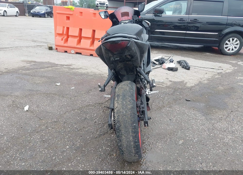 2022 YAMAHA YZFR3 A VIN: MH3RH18YXNK009110